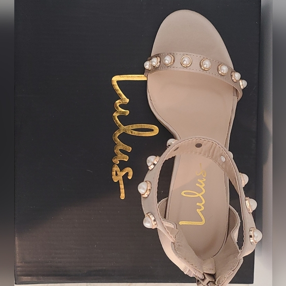 NWB Lulus High Heel Shoes - Picture 2 of 6